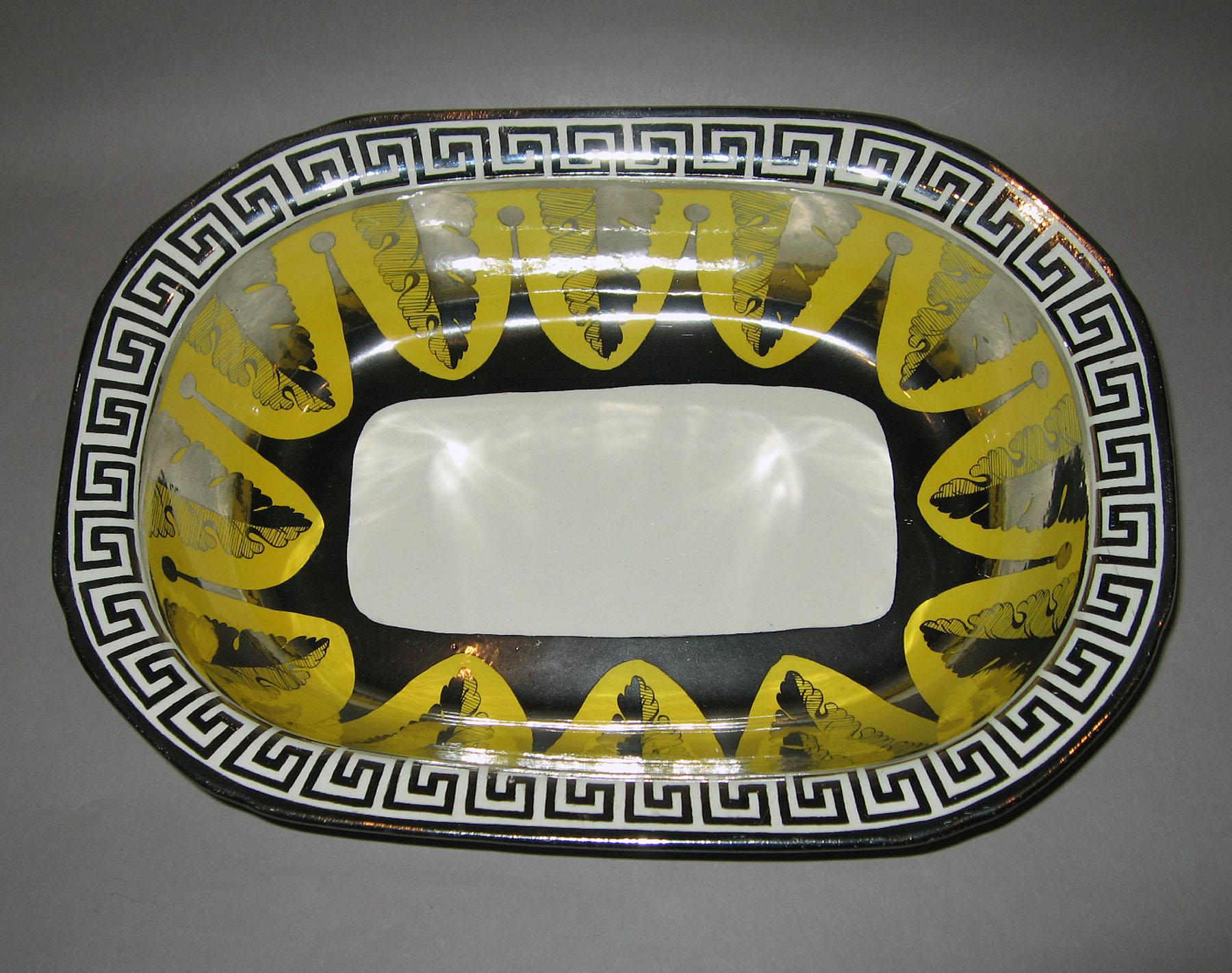 1958.1322 Lusterware dish