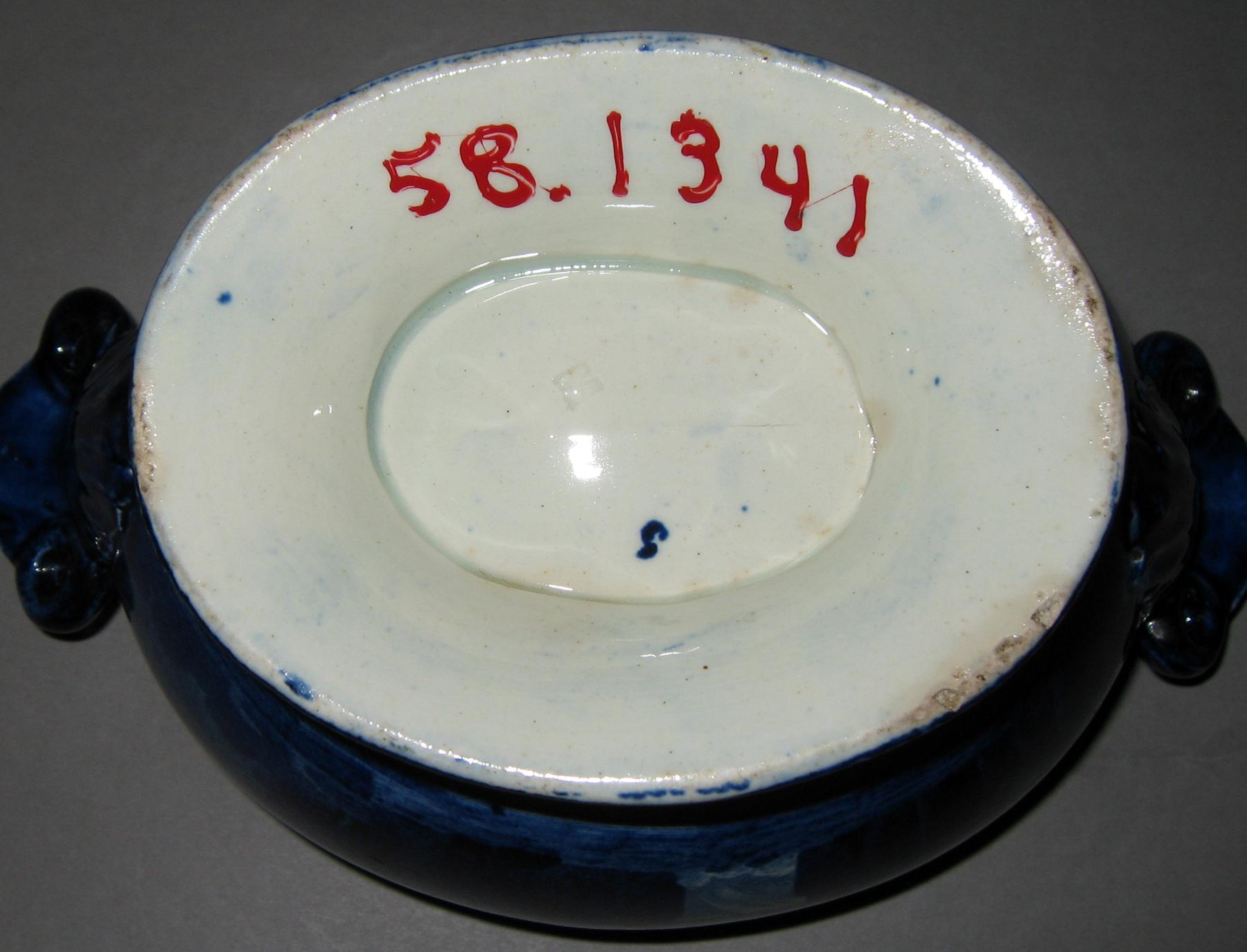 1958.1341 Tureen (mark)