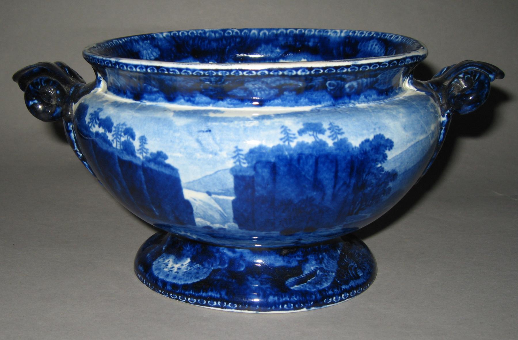 1958.1344 Tureen