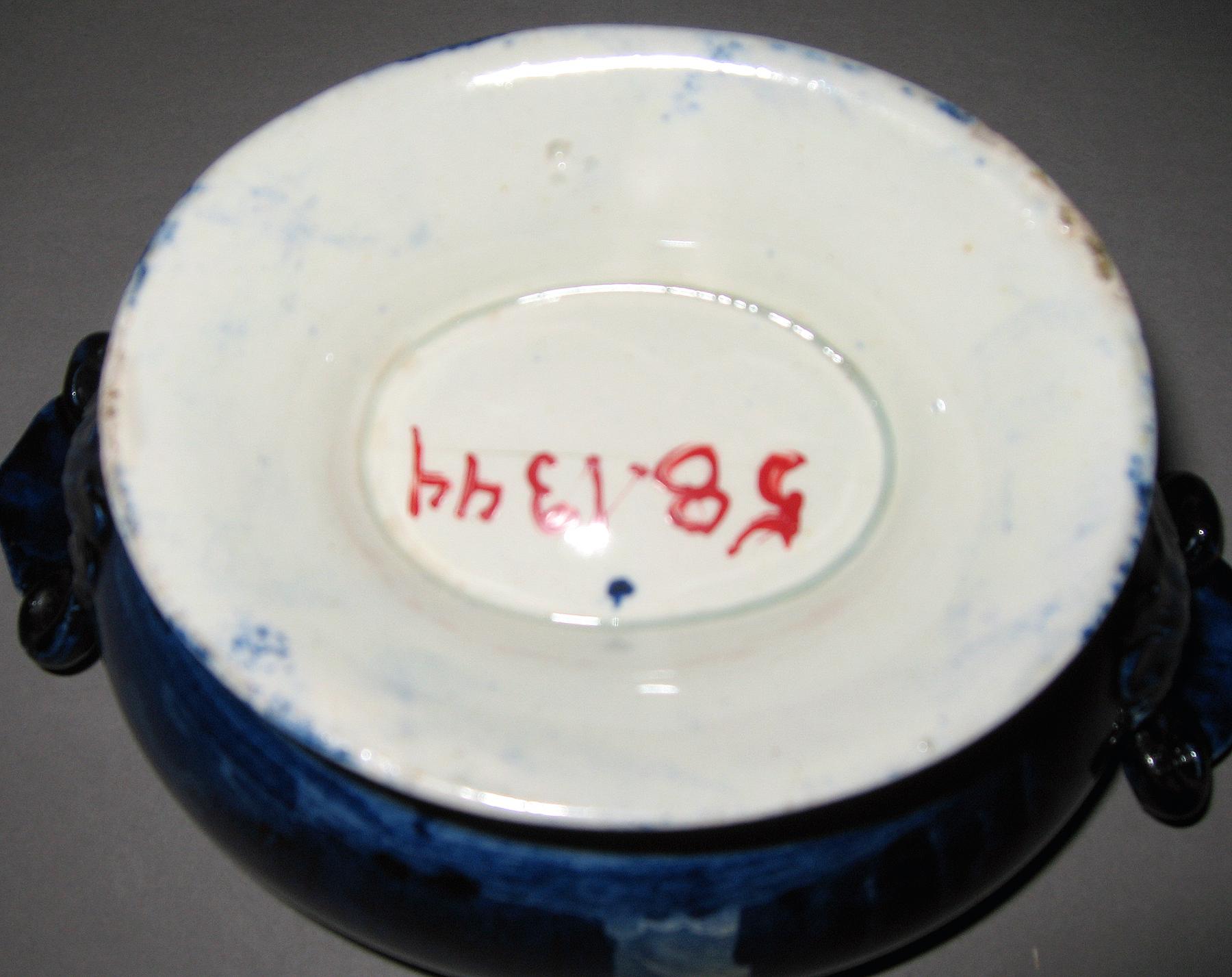 1958.1344 Tureen (mark)