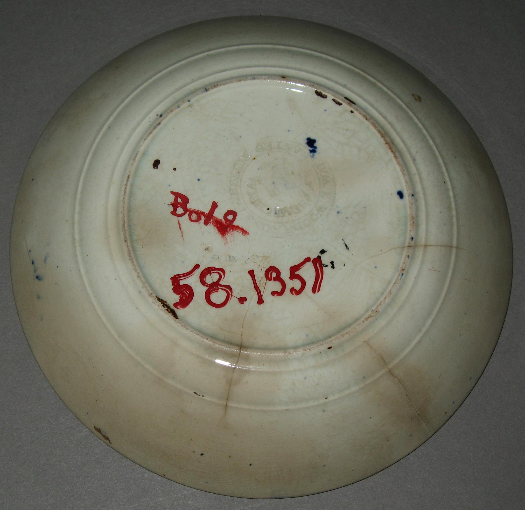 1958.1351 Saucer (mark)
