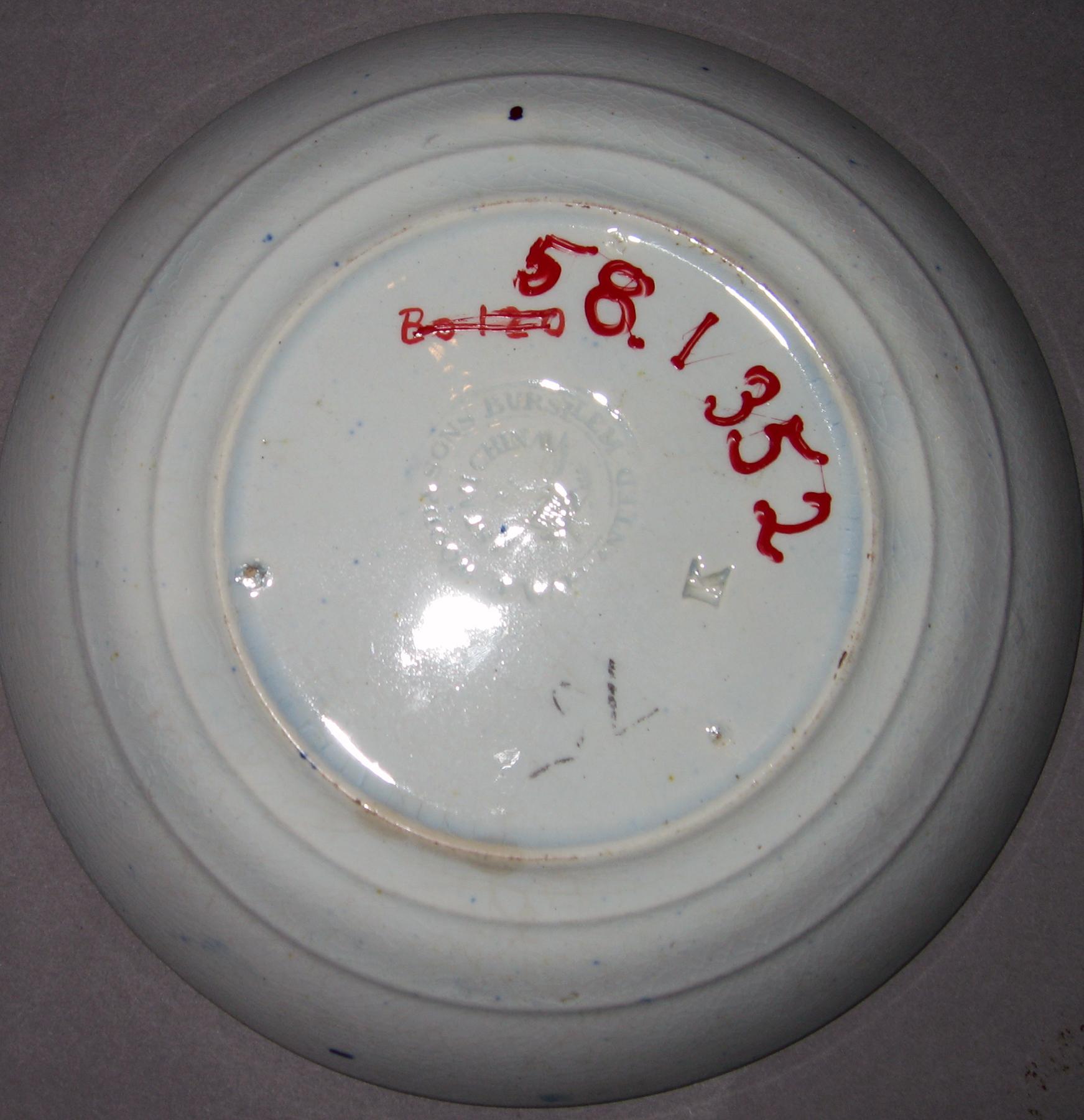 1958.1352 Saucer (mark)