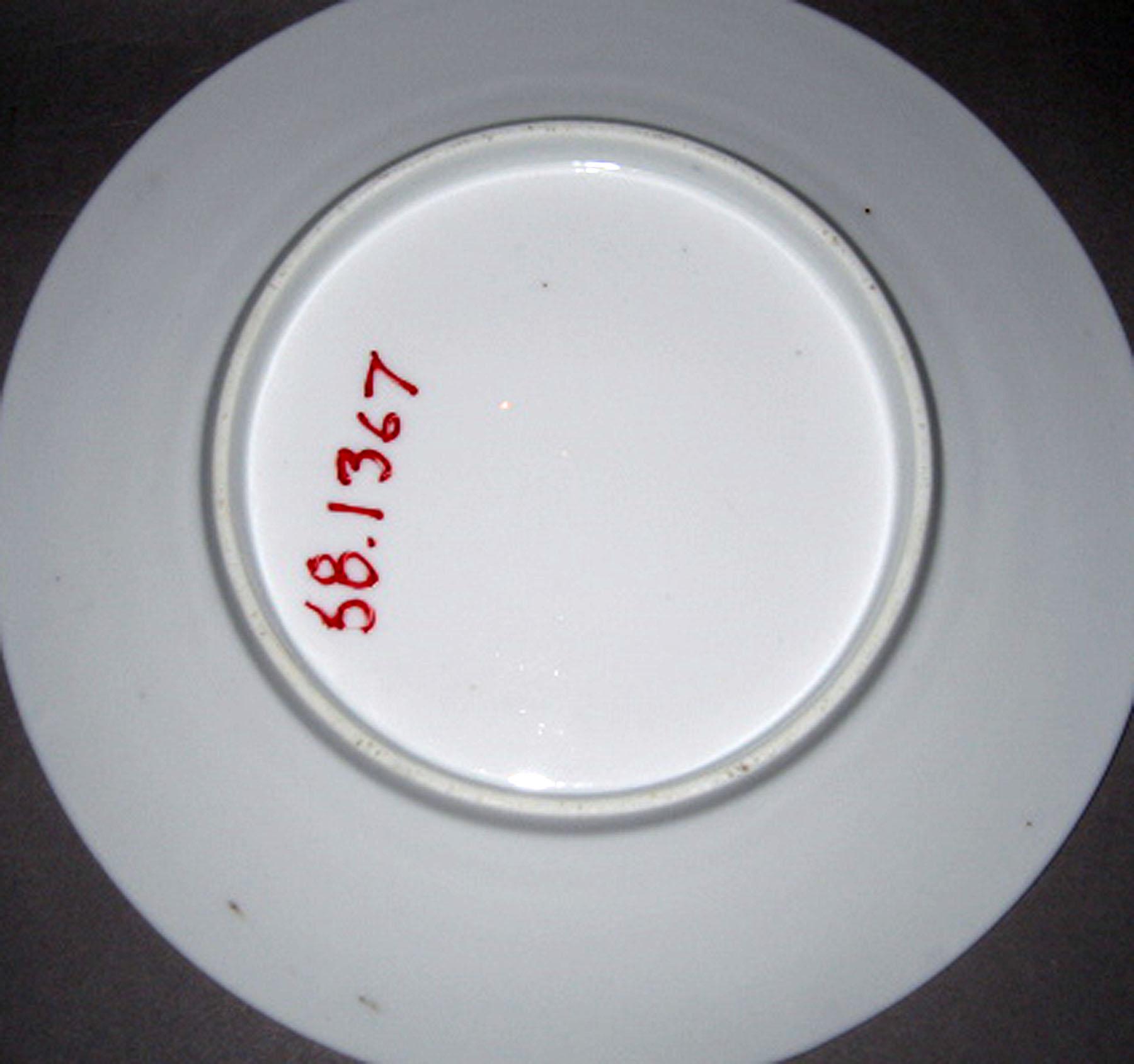 1958.1367 Porcelain plate (underside)