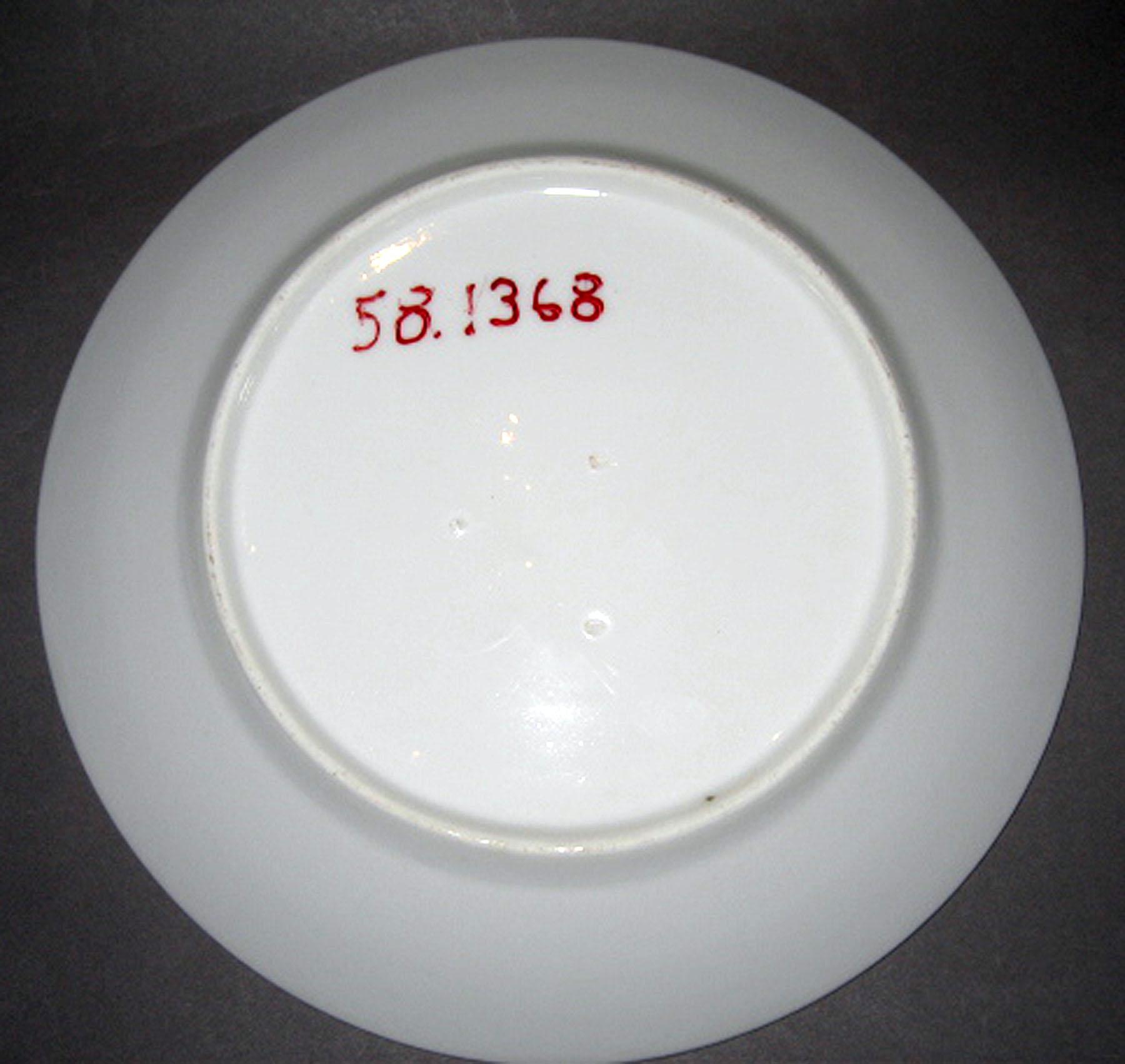 1958.1368 Porcelain plate (underside)