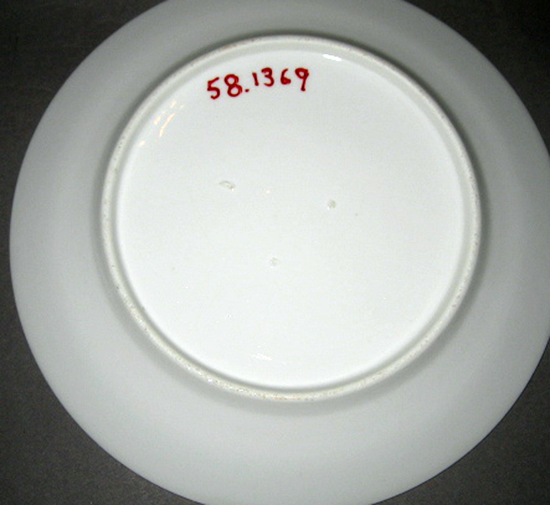 1958.1369 Porcelain plate (underside)