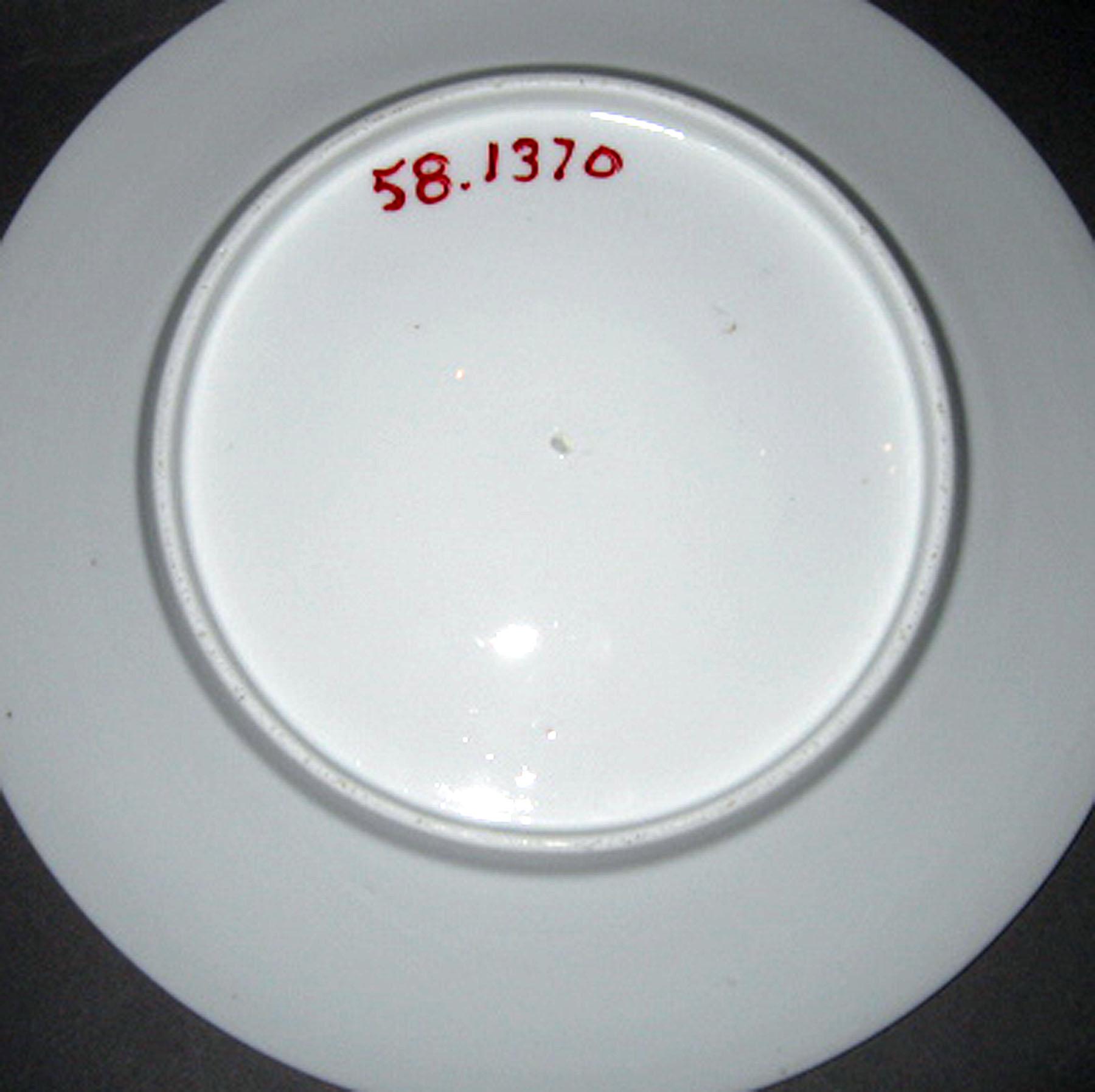 1958.1370 Porcelain plate (underside)