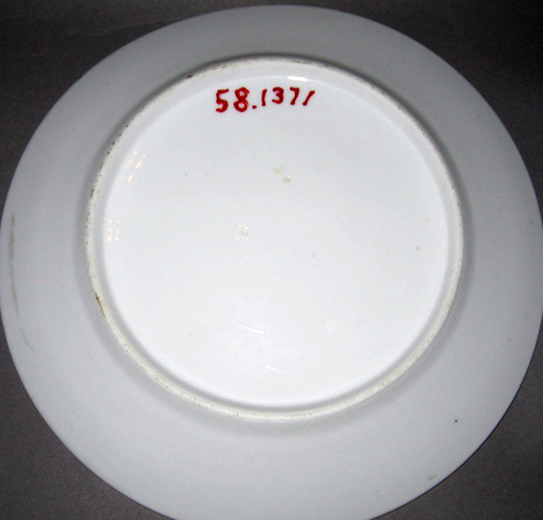 1958.1371 Porcelain plate (underside)