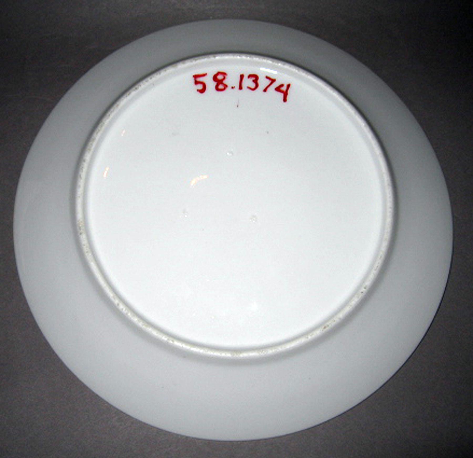 1958.1374 Porcelain plate (underside)