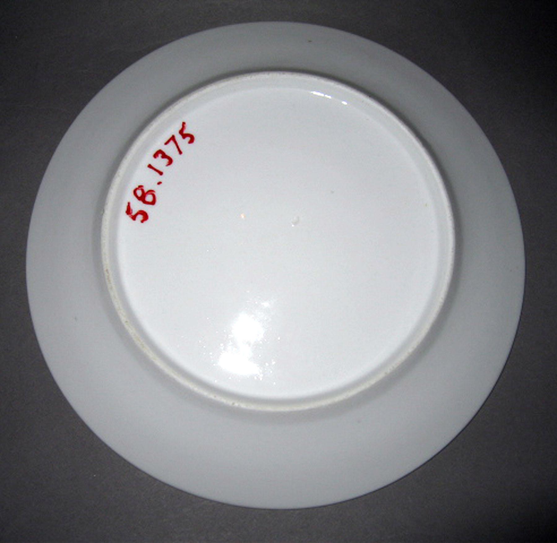 1958.1375 Porcelain plate (underside)