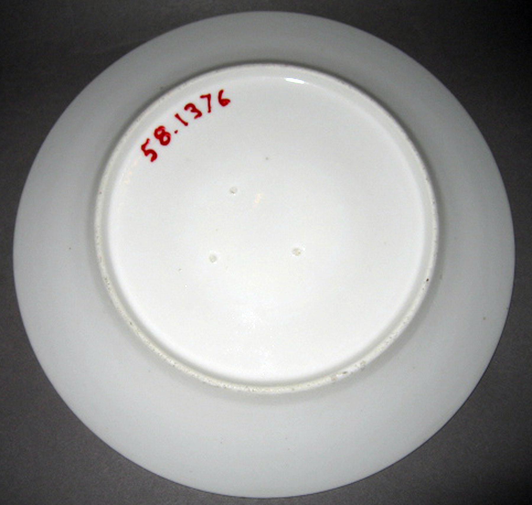 1958.1376 Porcelain plate (underside)