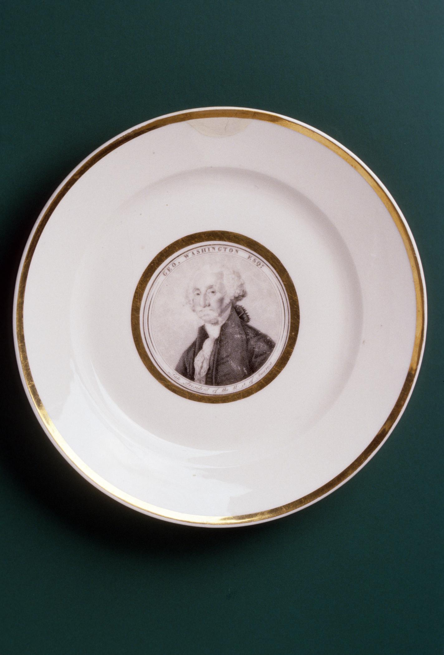 1958.1377 Porcelain plate