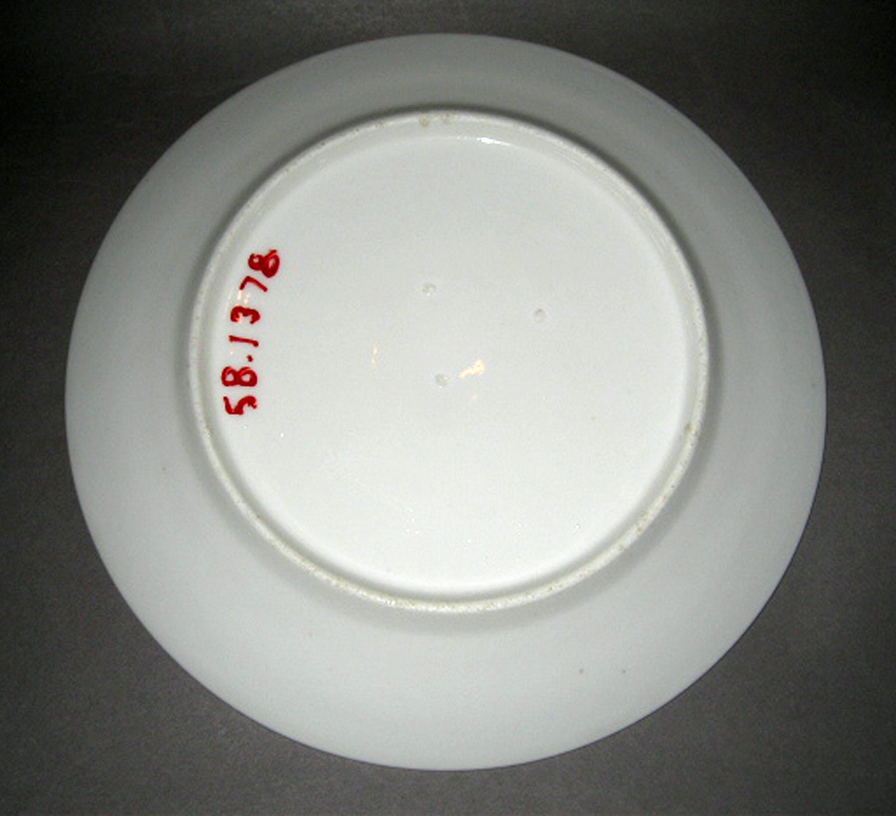 1958.1378 Porcelain plate (underside)