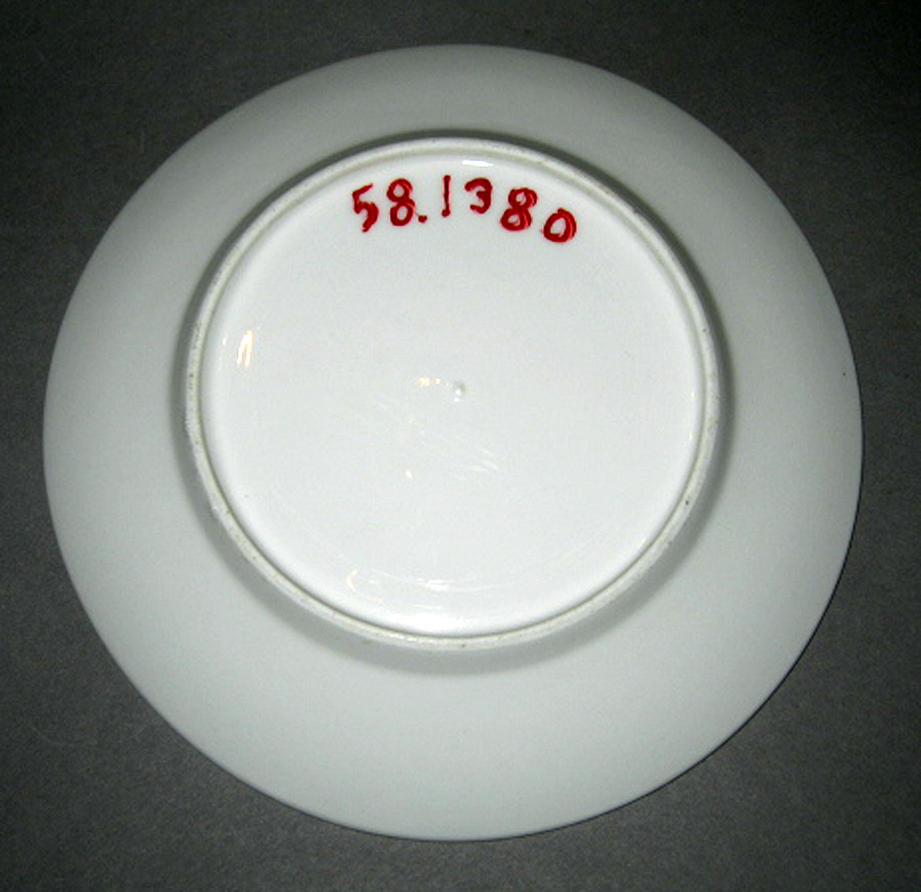 1958.1380 Porcelain plate (underside)