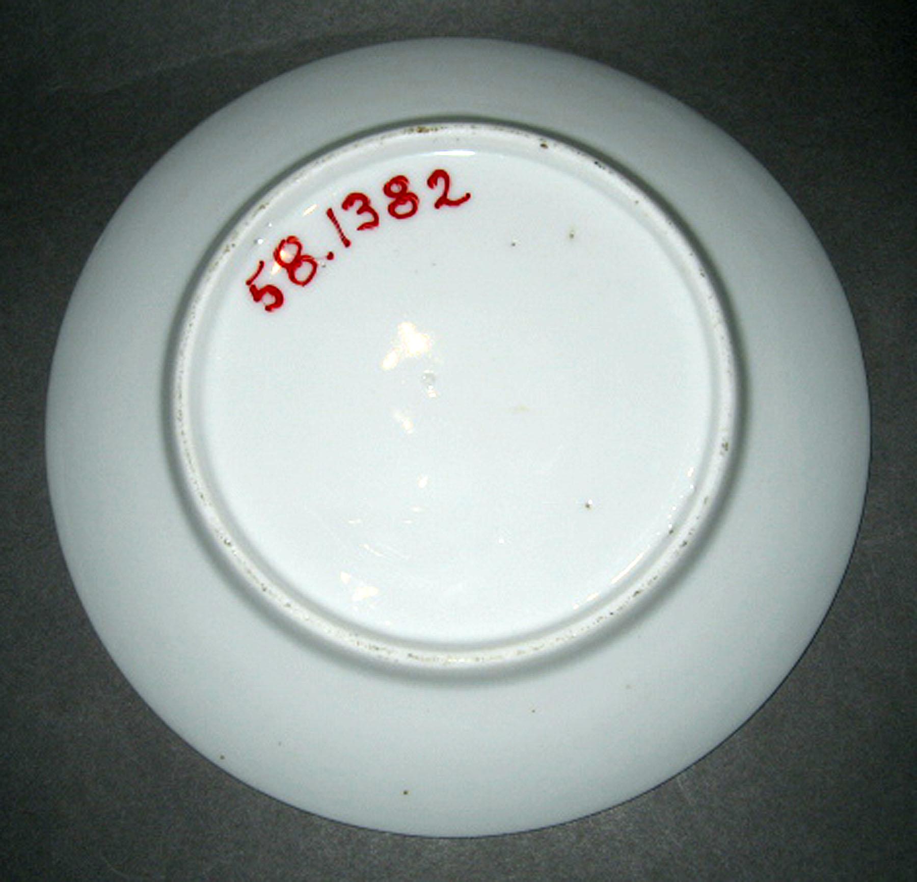 1958.1382 Porcelain plate (underside)