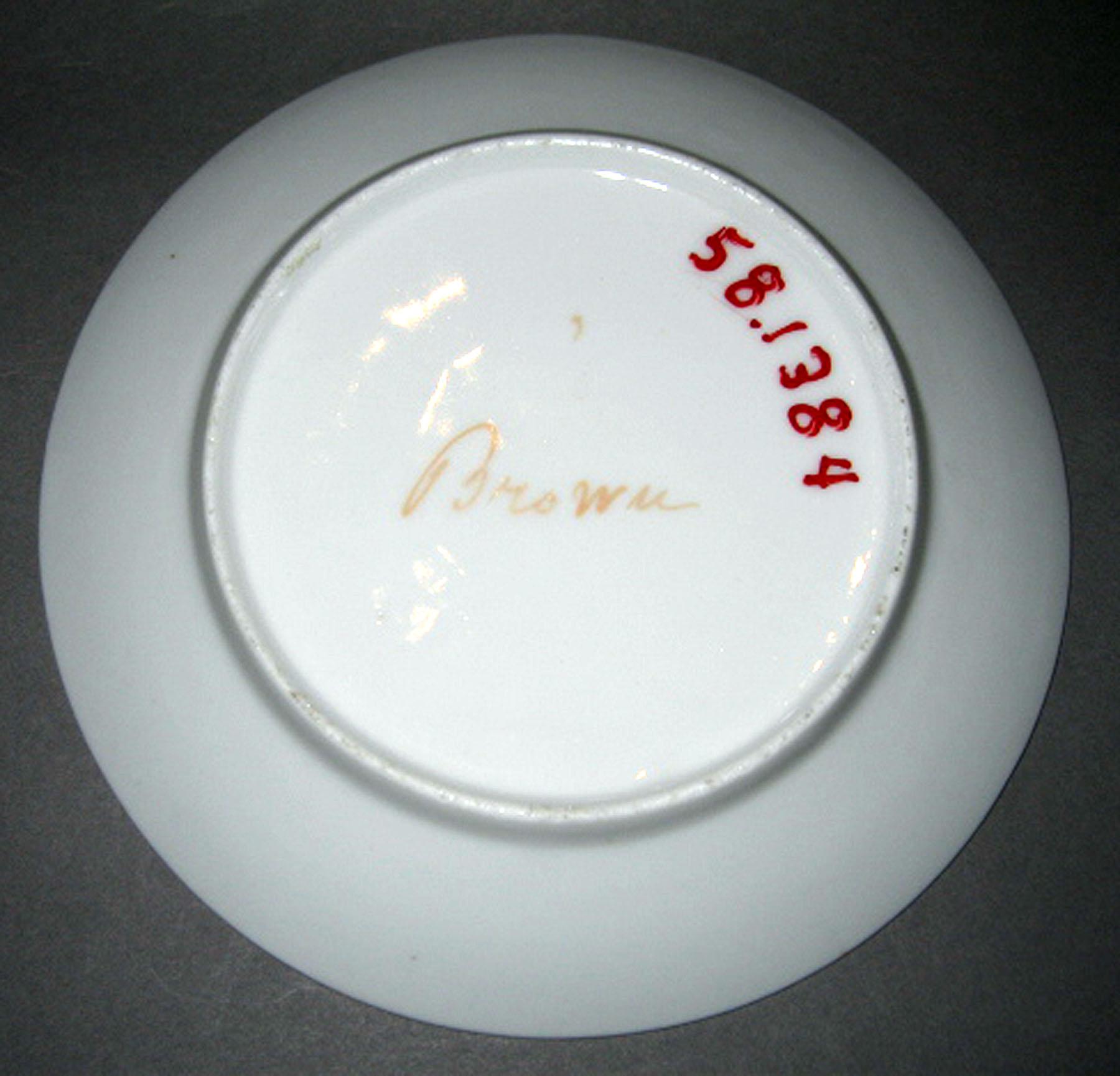 1958.1384 Porcelain plate (underside)