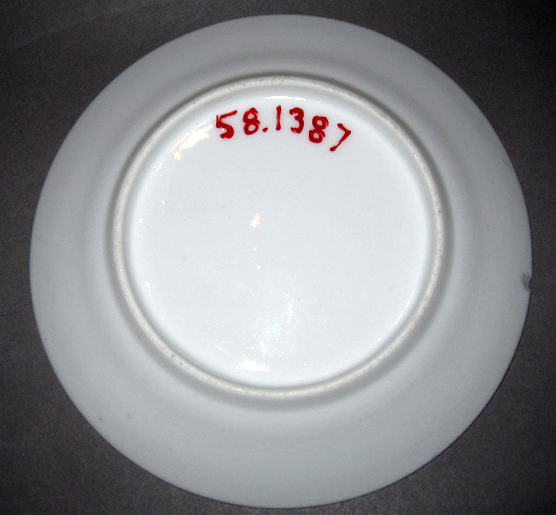1958.1387 Porcelain plate (underside)