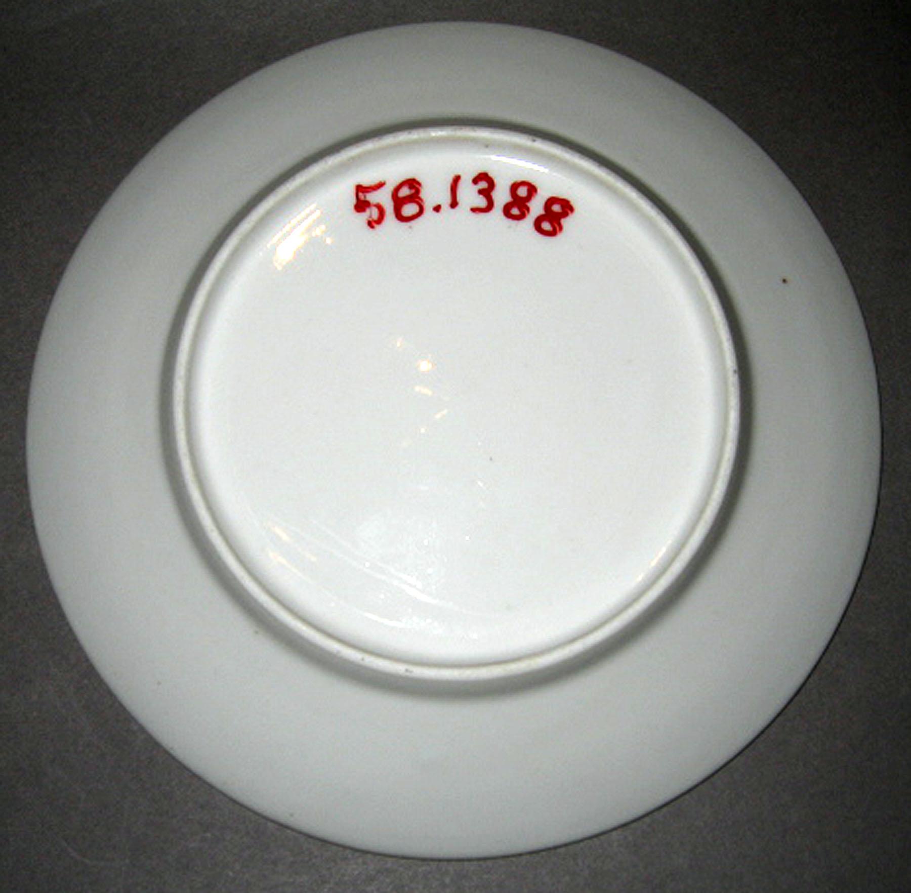 1958.1388 Porcelain plate (underside)