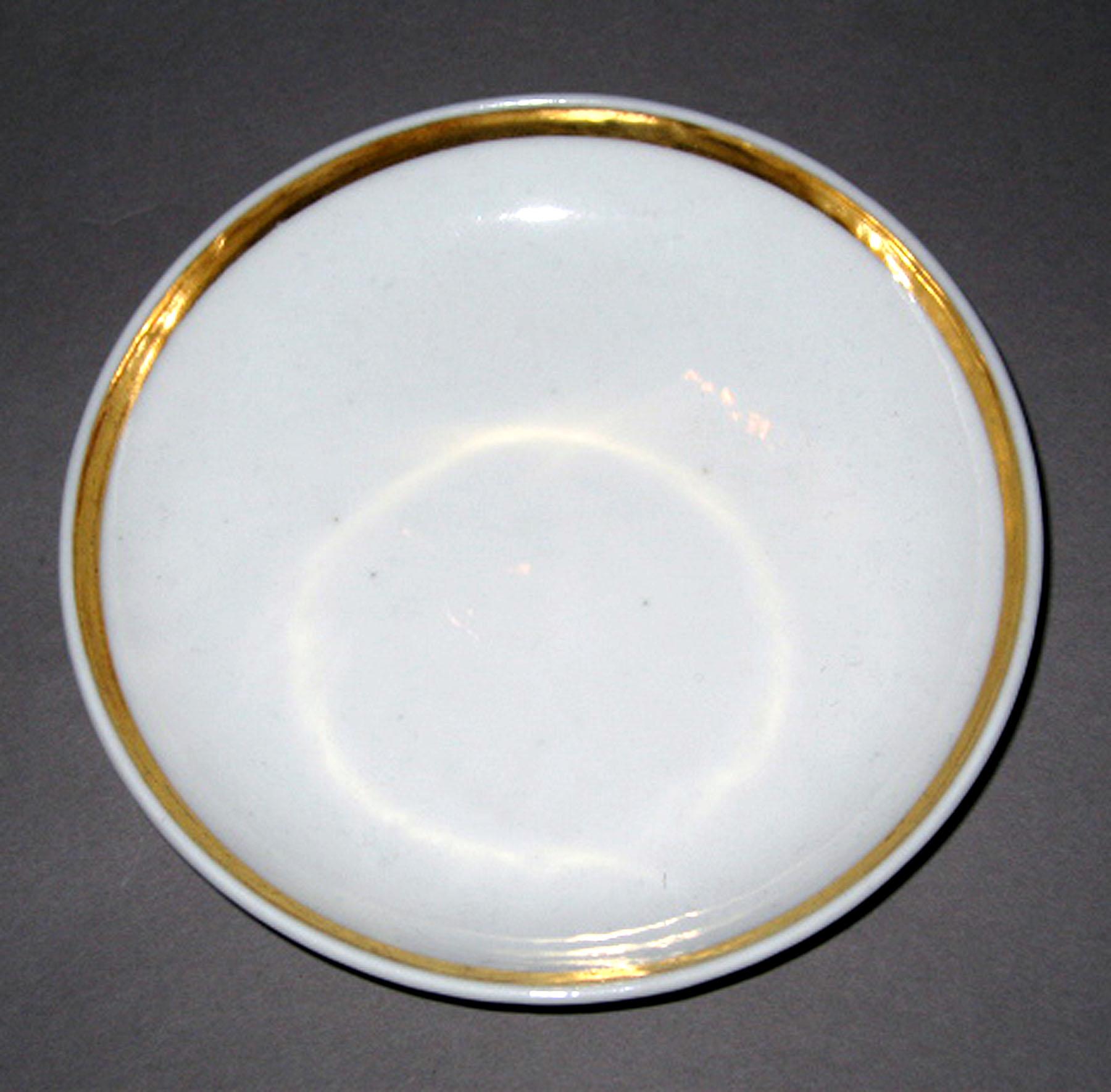 1958.1393 Porcelain saucer