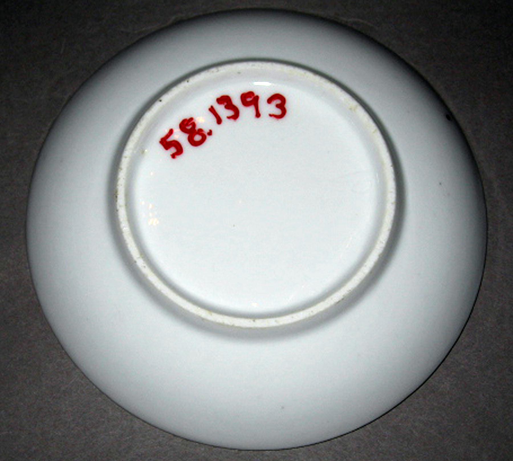 1958.1393 Porcelain saucer (underside)