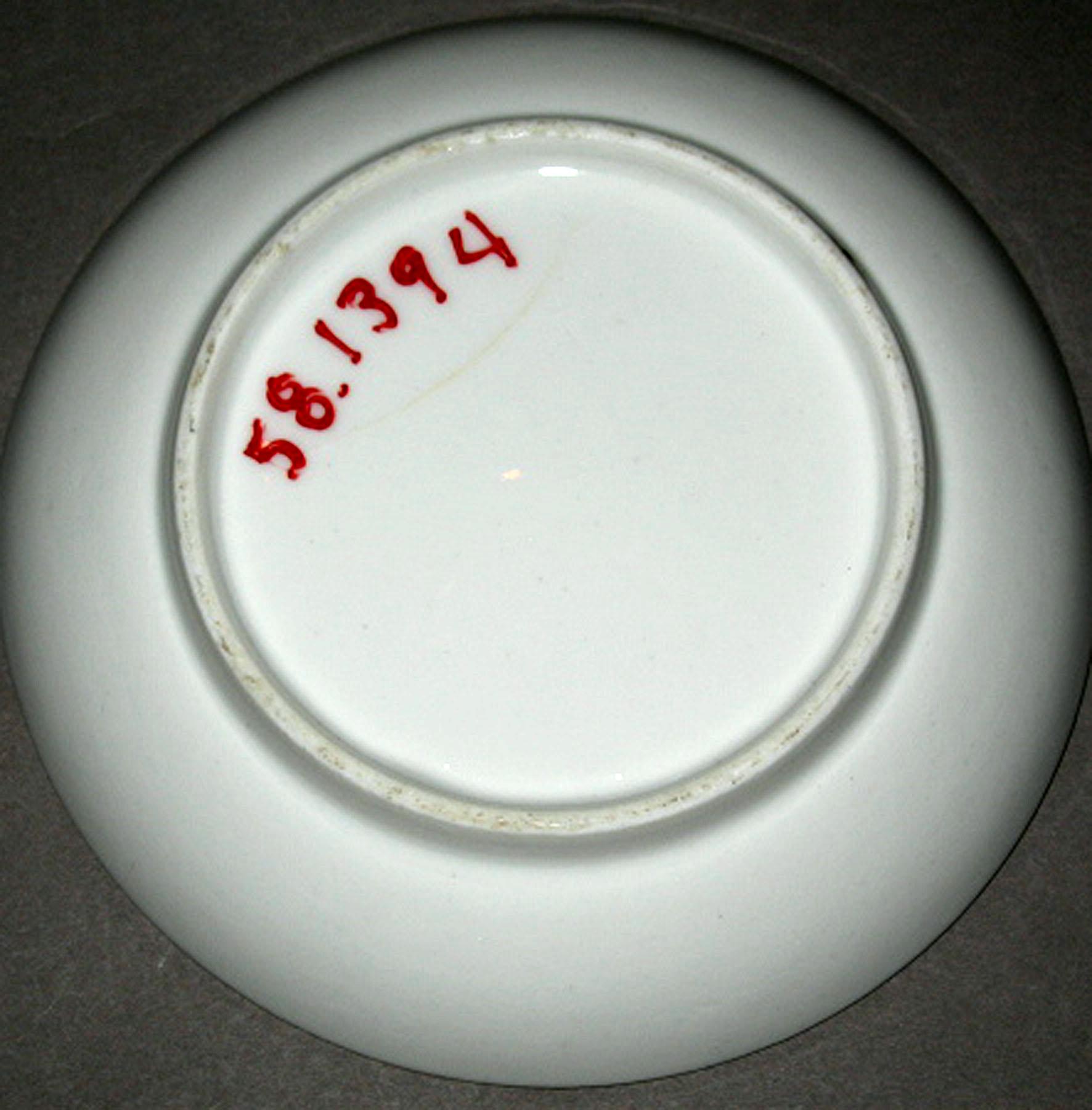 1958.1394 Porcelain saucer (underside)