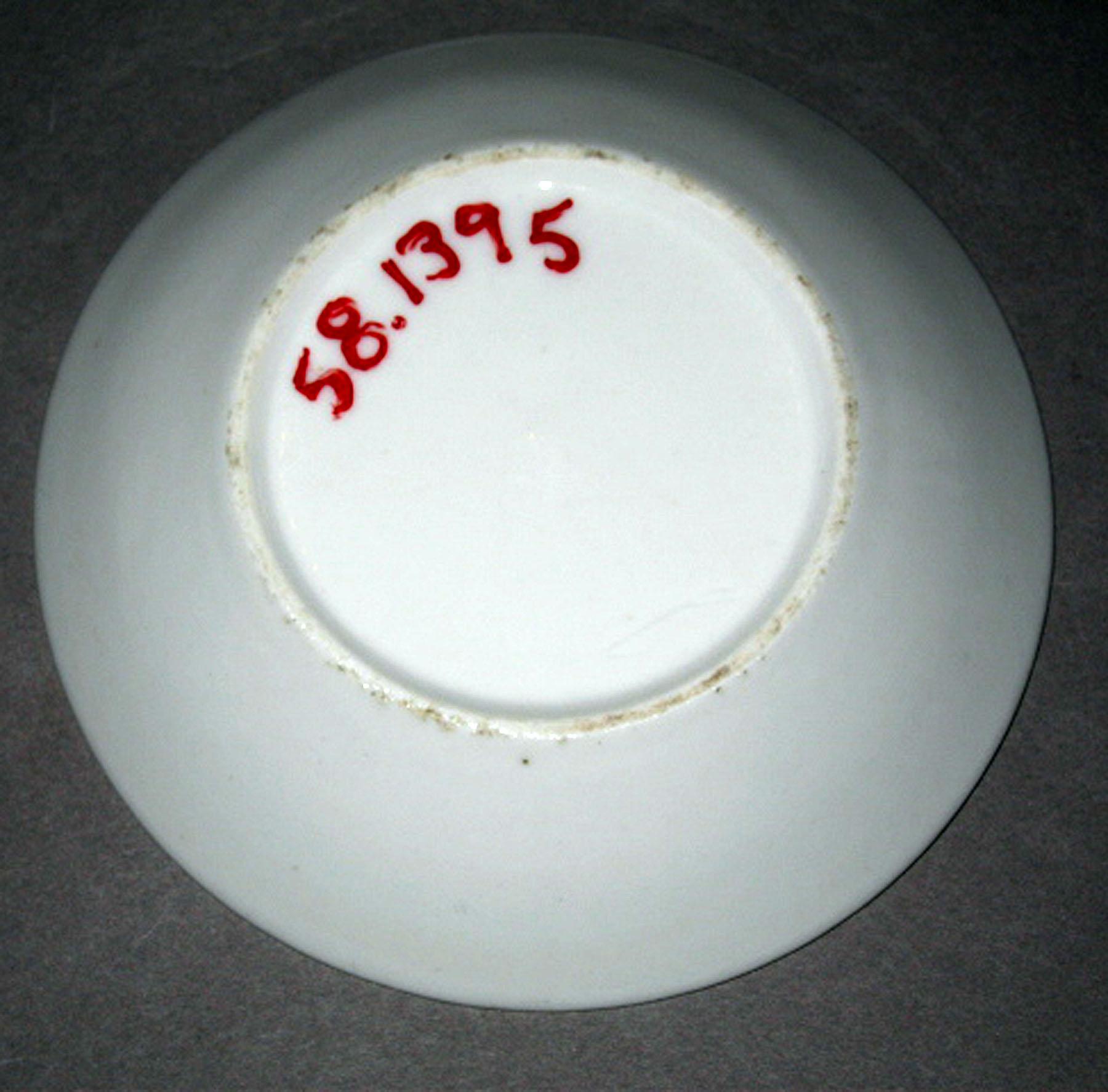 1958.1395 Porcelain saucer (underside)
