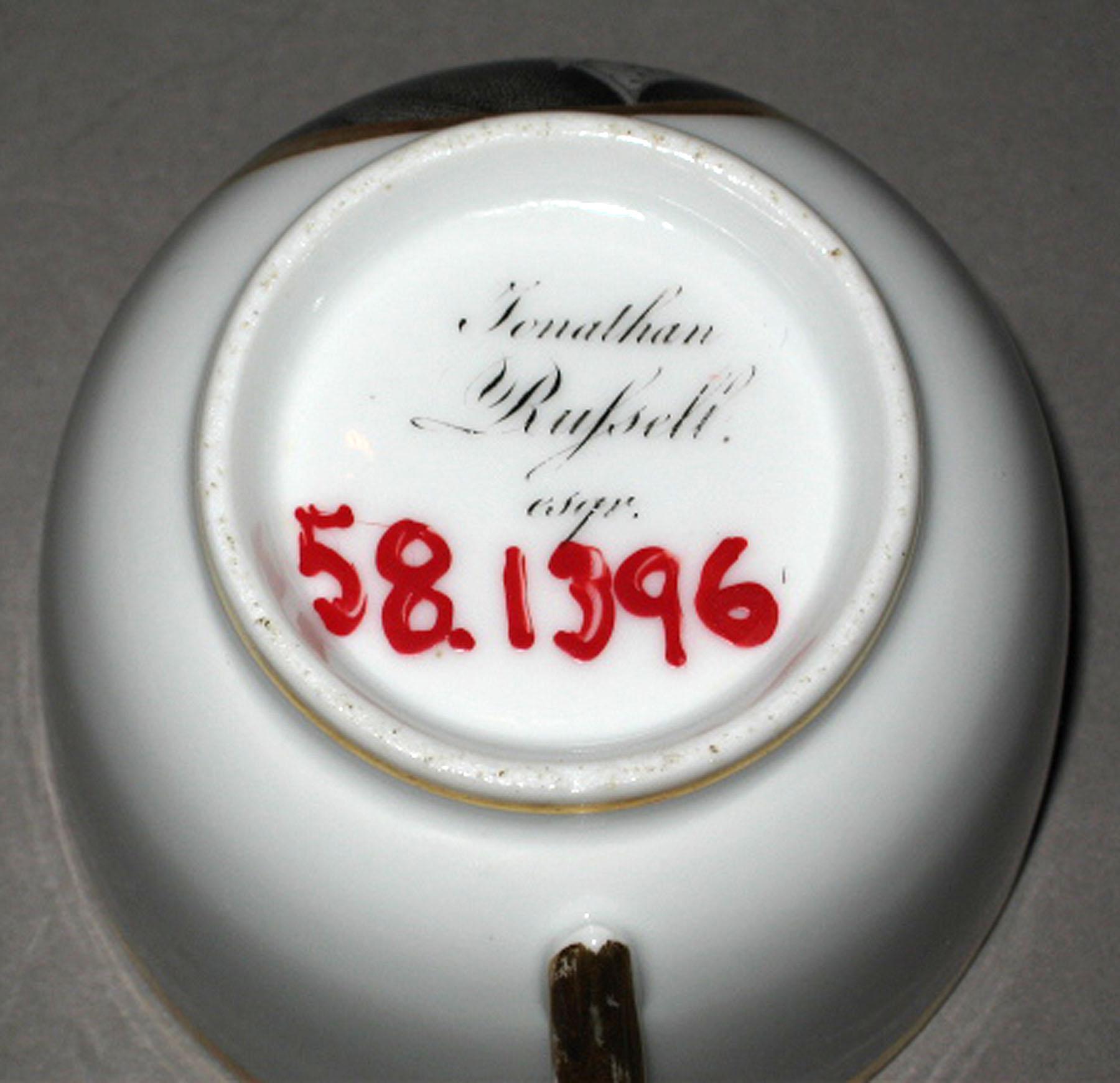 1958.1396 Porcelain teacup (underside)