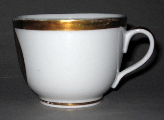 1958.1399 Porcelain teacup (profile)