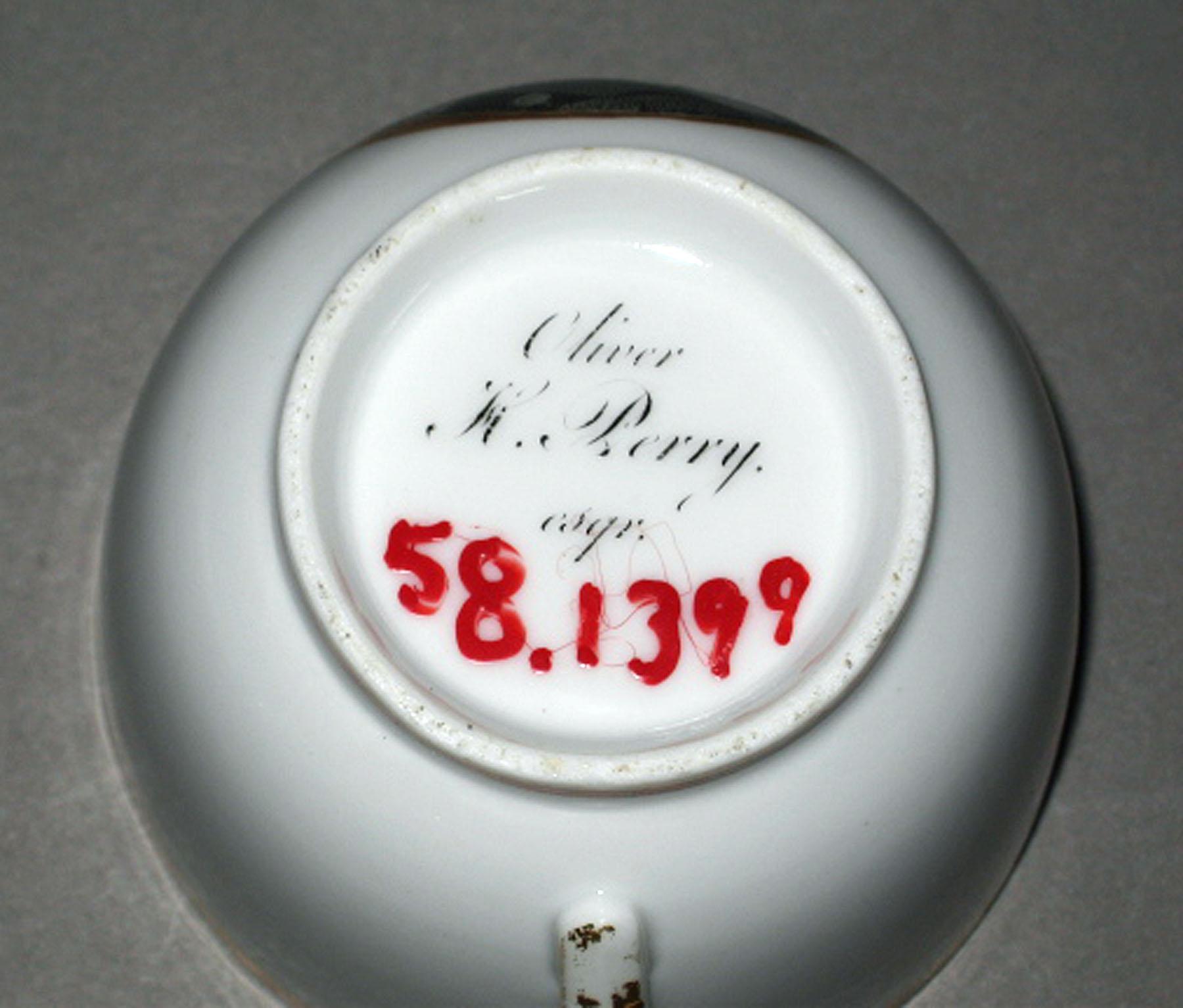 1958.1399 Porcelain teacup (underside)