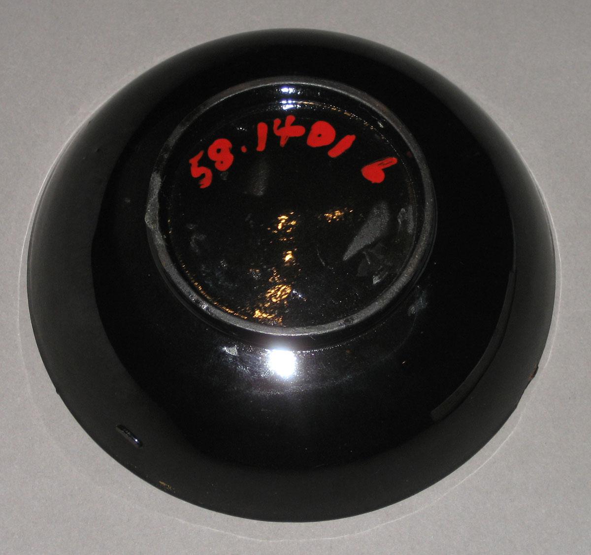 1958.1401 B Saucer (underside)