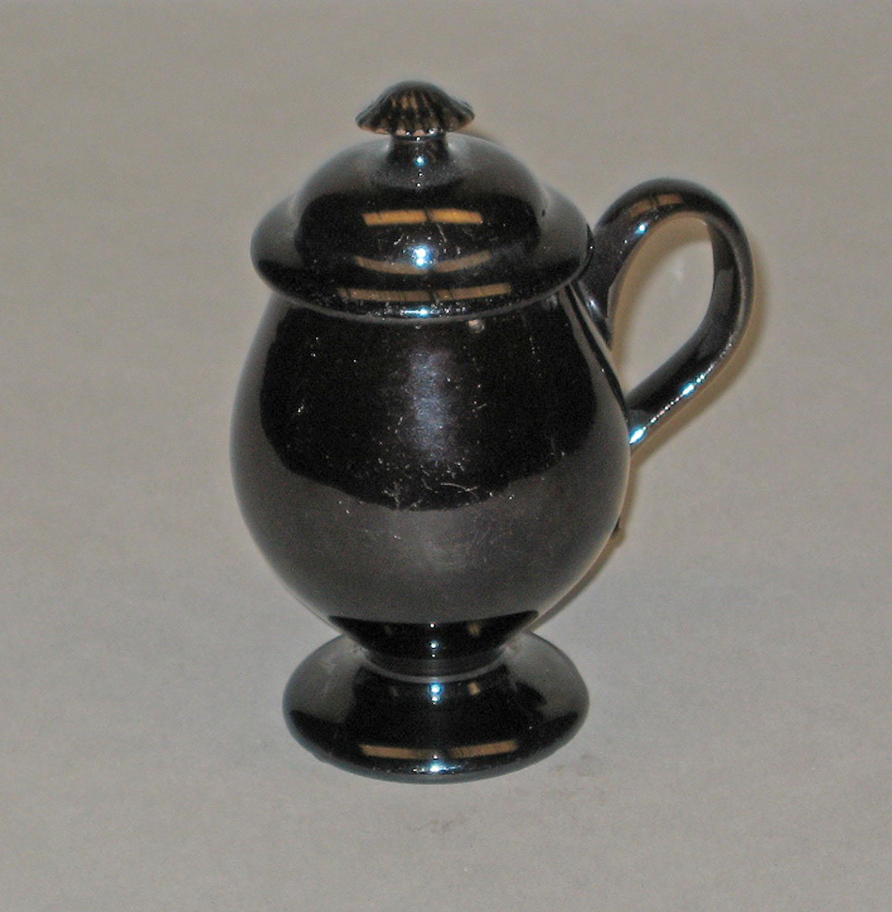 1958.1403 Blackware pot