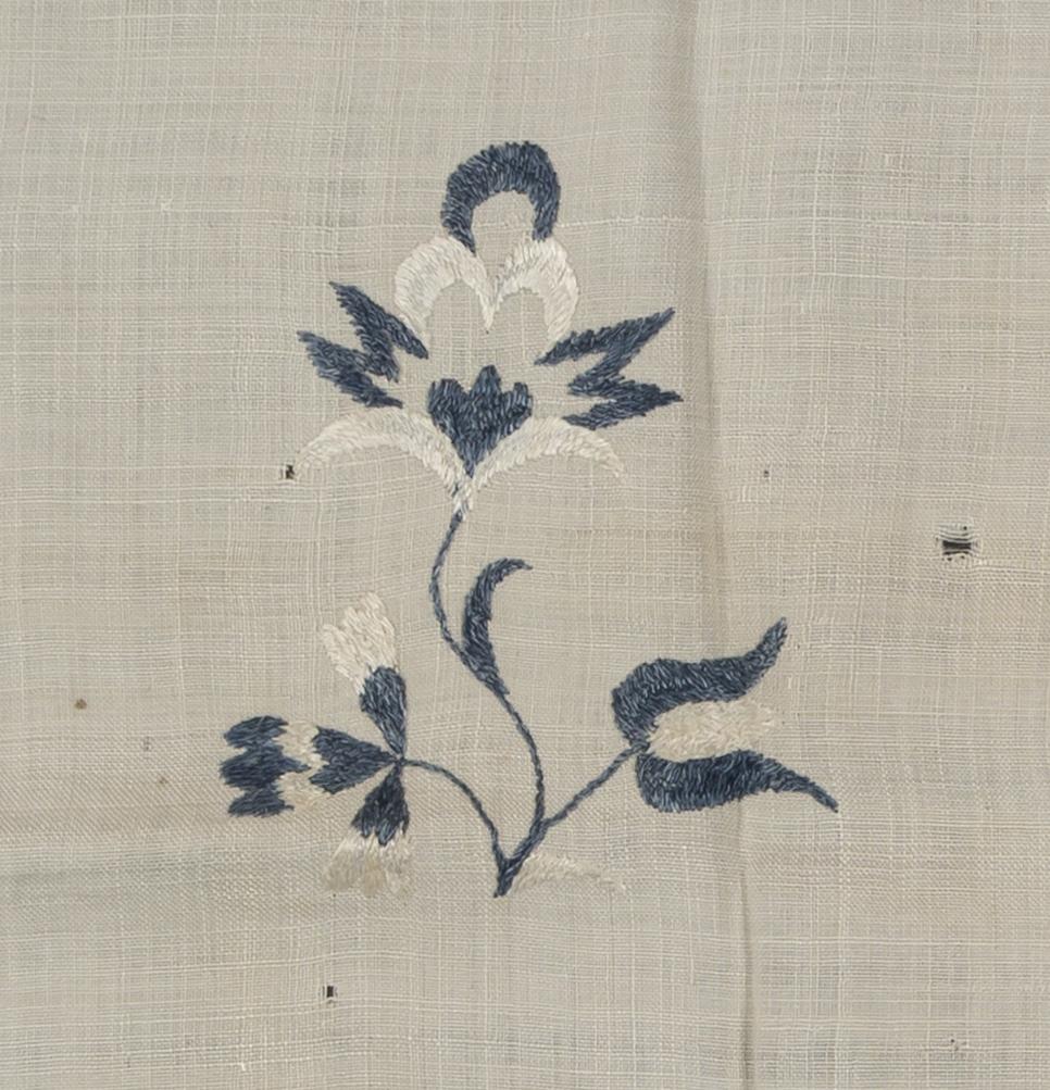 2011.0026.016 Valance, detail 1