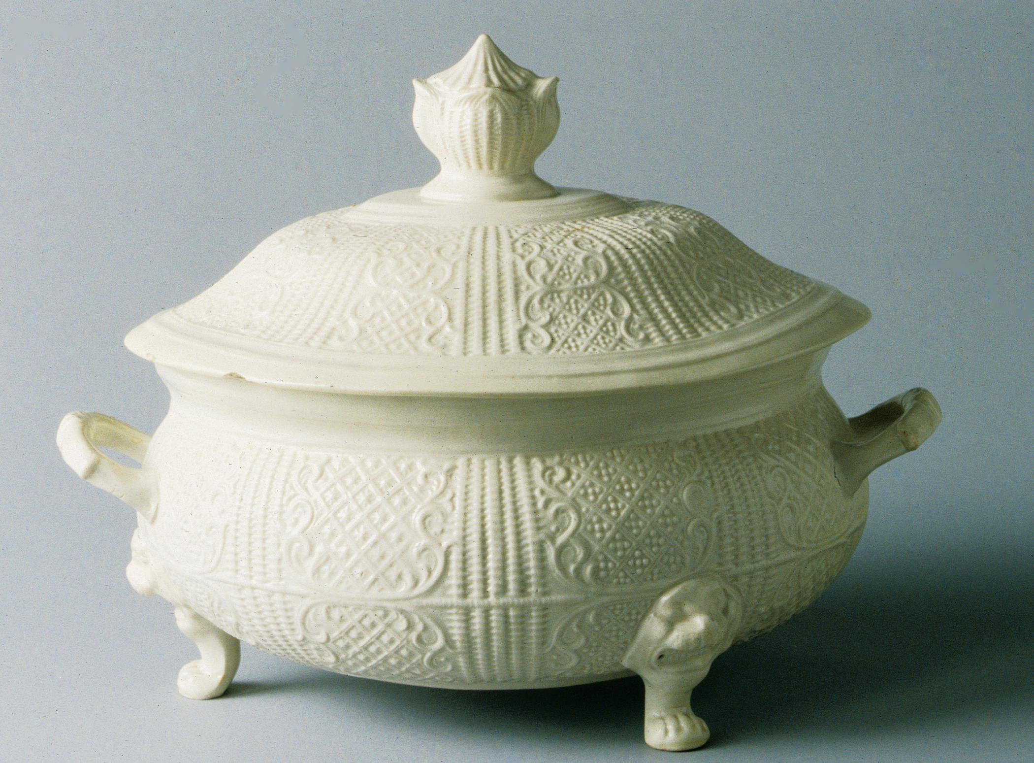 1953.0012 A, B Tureen