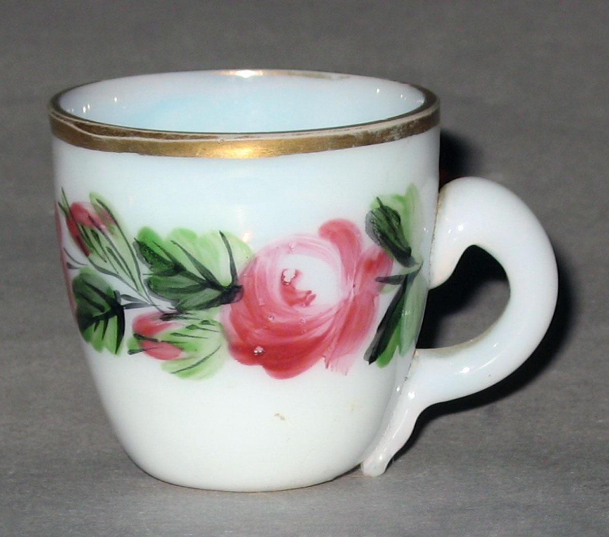 1958.1429.001 White glass teacup