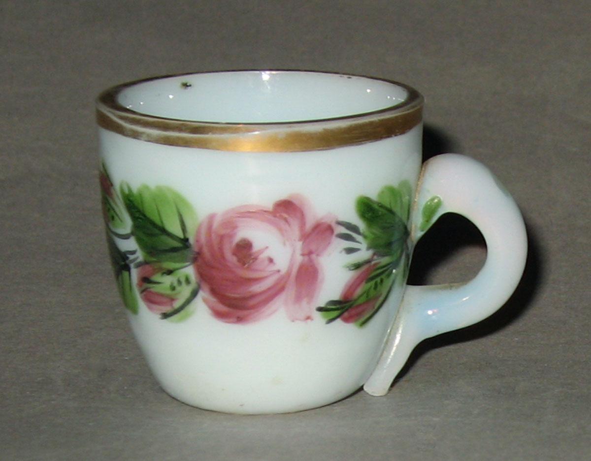 1958.1429.002 A White glass teacup
