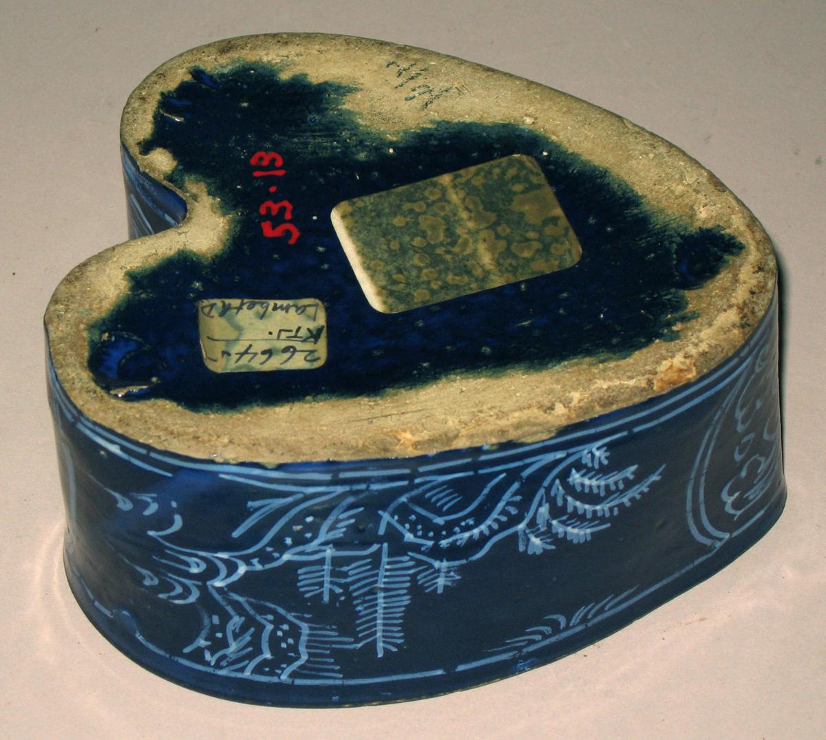 1953.0013 Delftware potting pot (bottom)