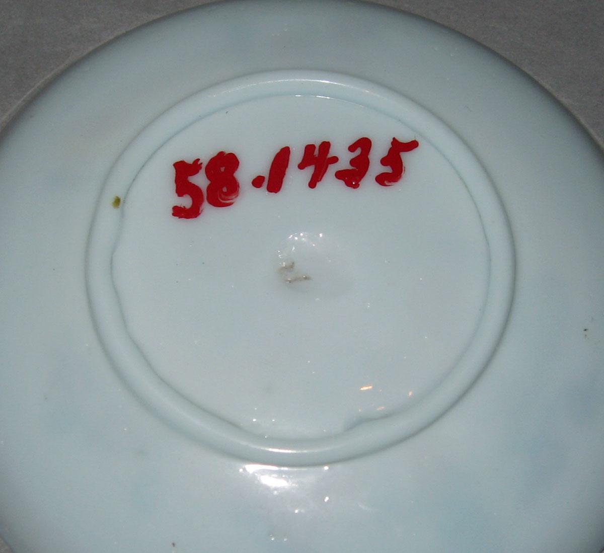 1958.1435 White glass saucer (underside)
