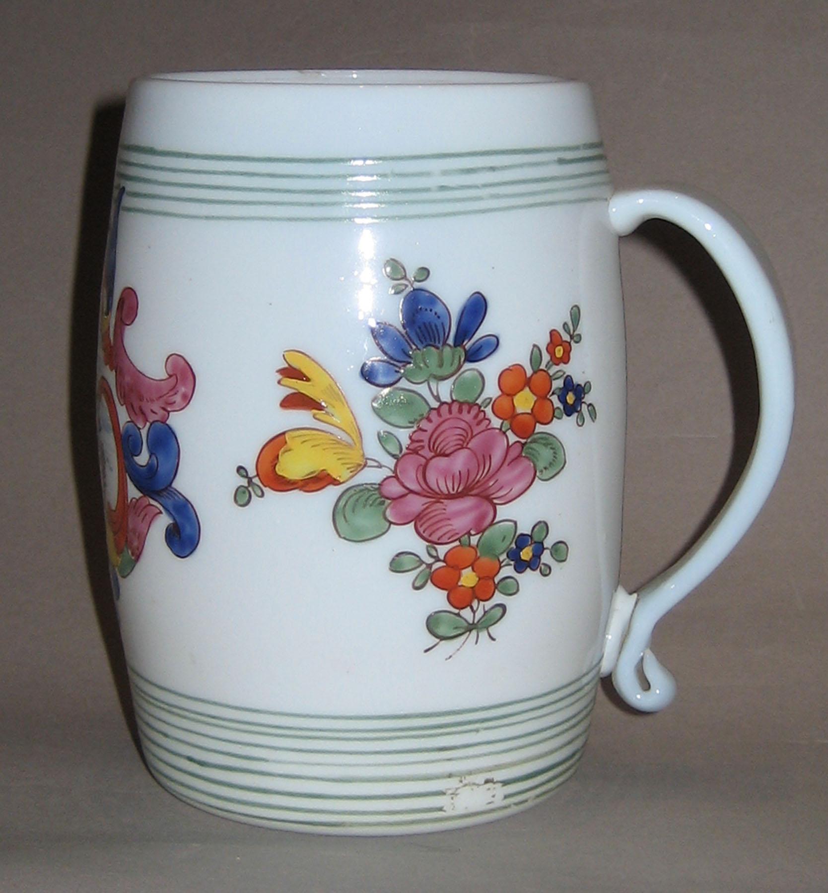 1958.1440 (side) White Glass Mug