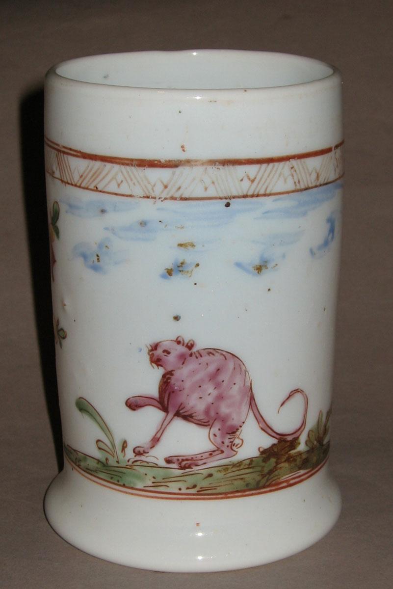 1958.1442 White glass mug