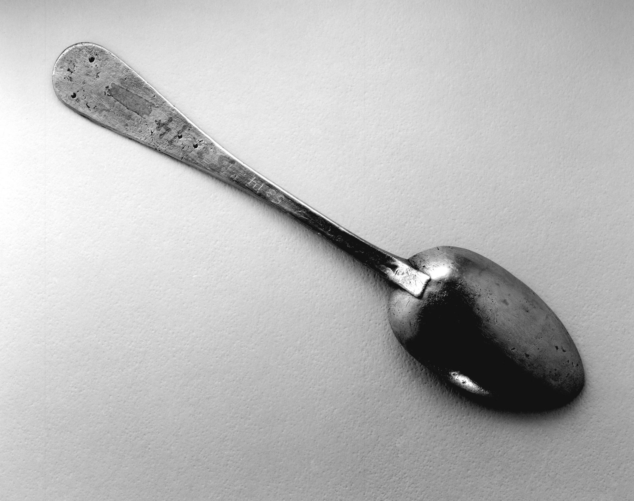 1953.0014 Pewter spoon (back)
