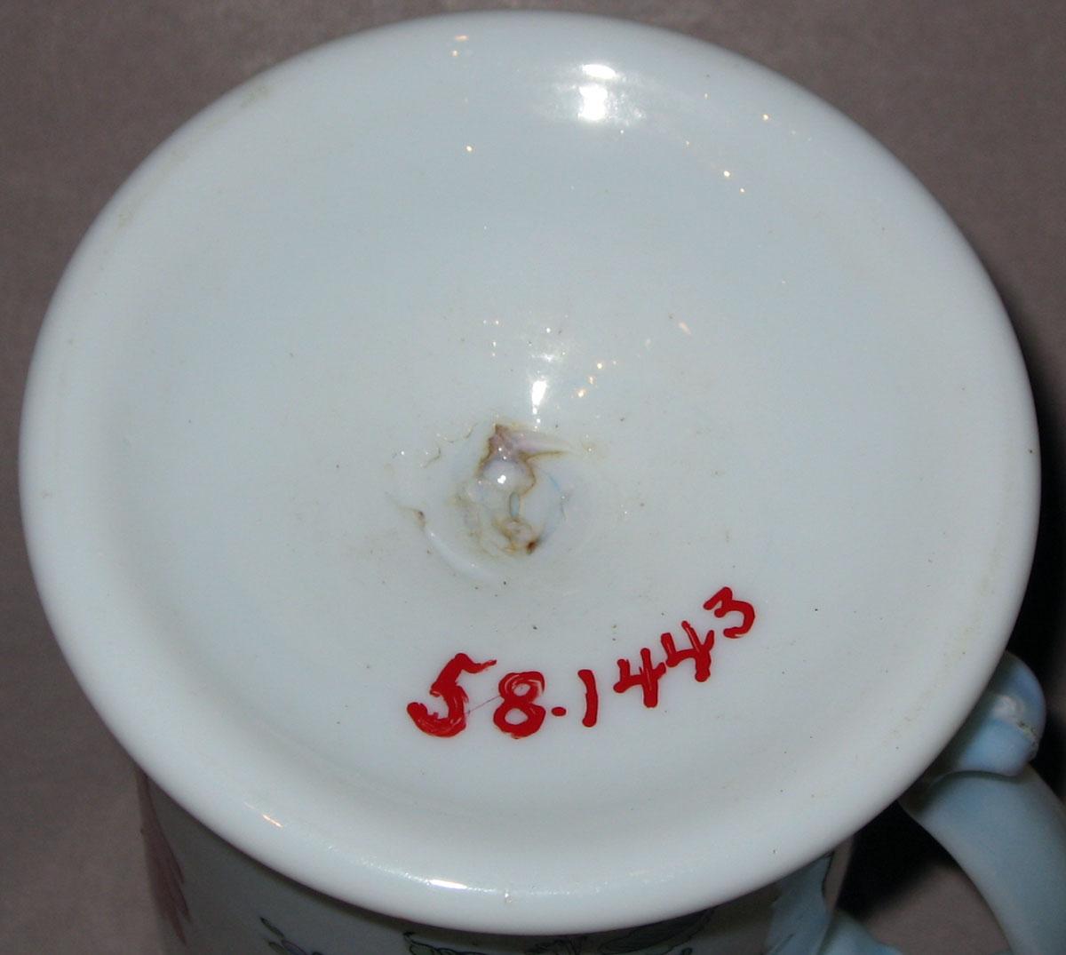 1958.1443 White glass mug (underside)