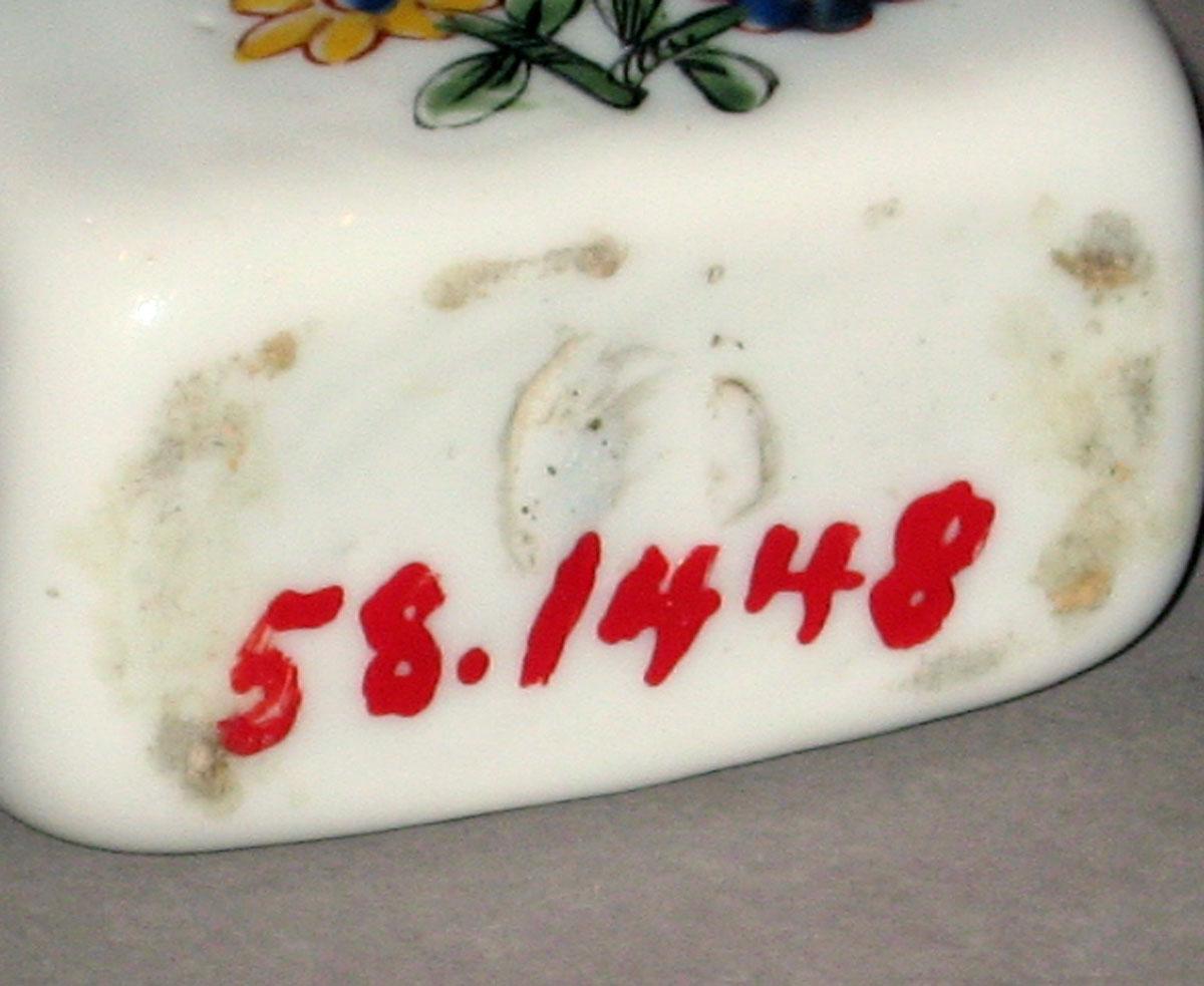 1958.1448 White glass tea canister (underside)