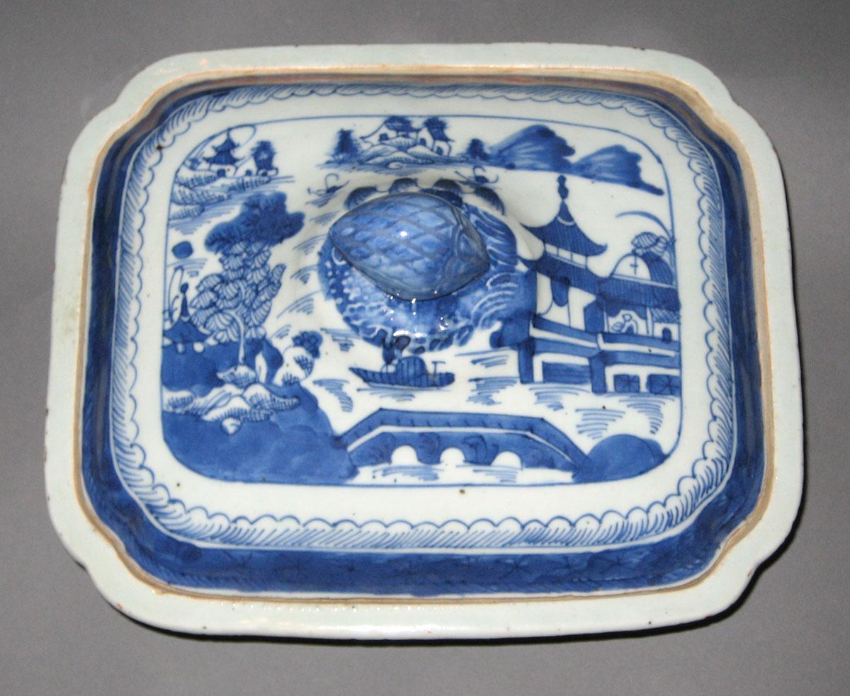 2006.0013.002 A, B Porcelain dish, top