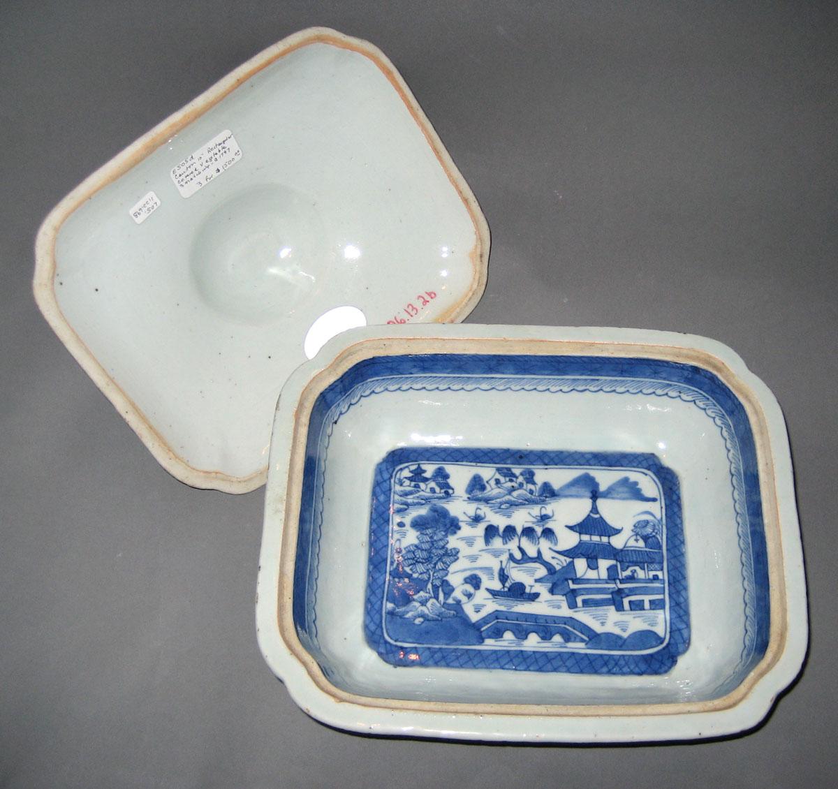 2006.0013.002 A, B Porcelain dish, open
