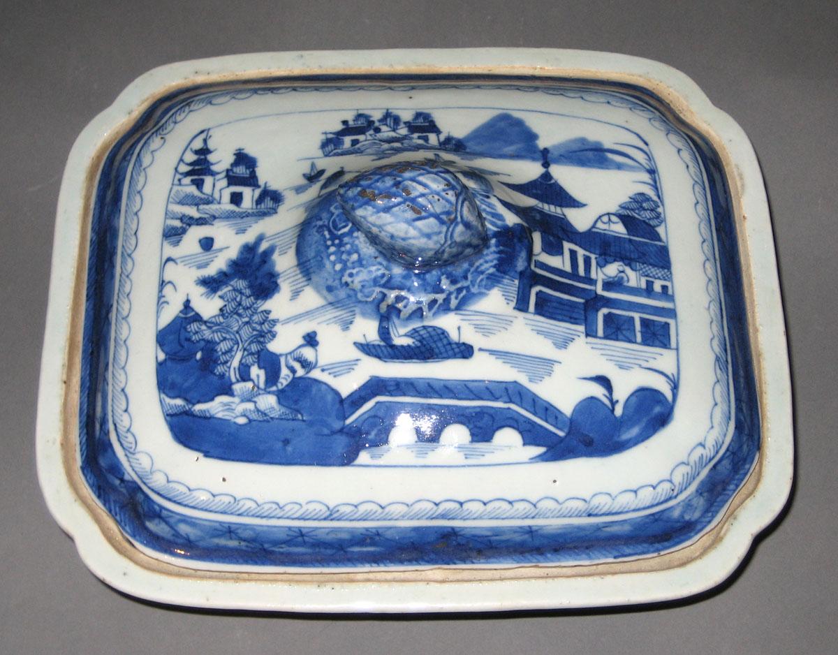 2006.0013.003 A, B Porcelain dish, top