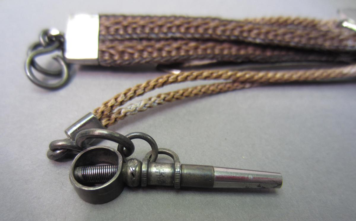 2005.0024.007 Chatelaine, Attachment
