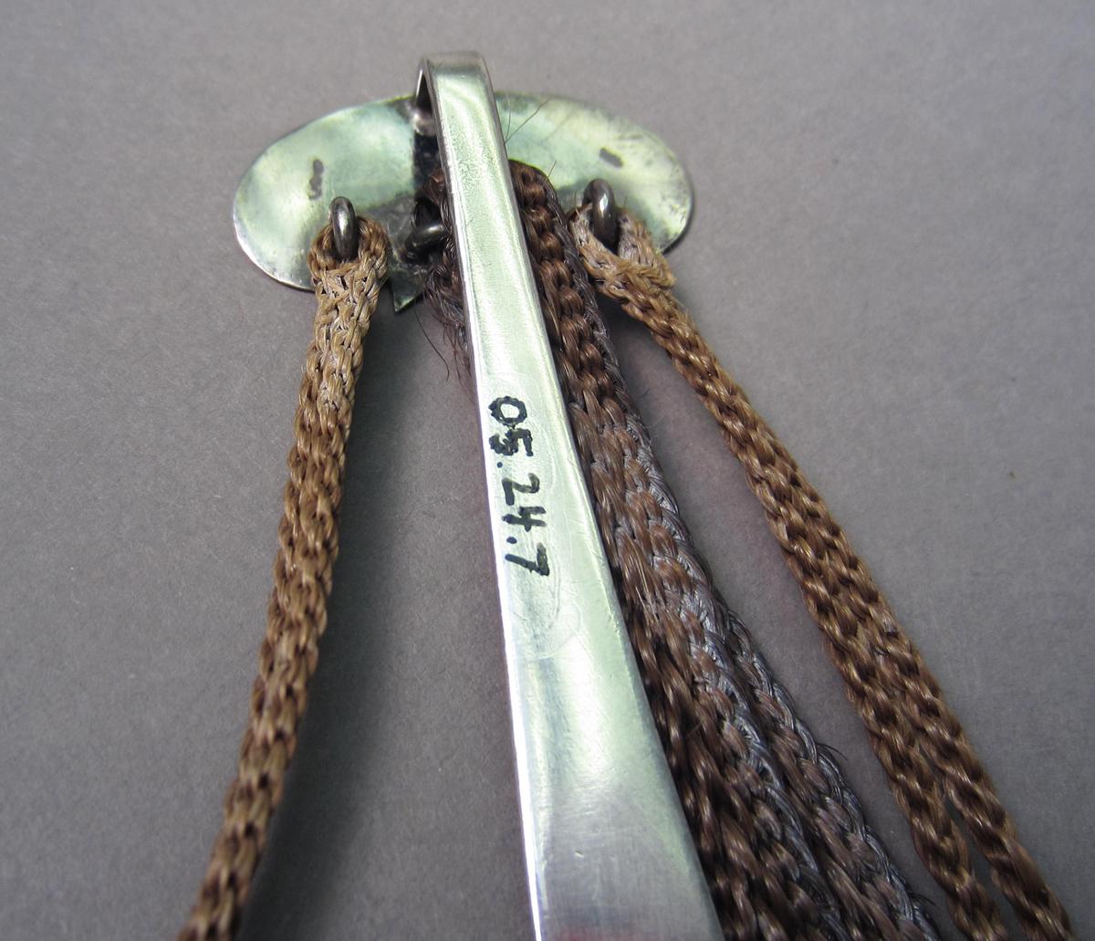 2005.0024.007 Chatelaine, Detail