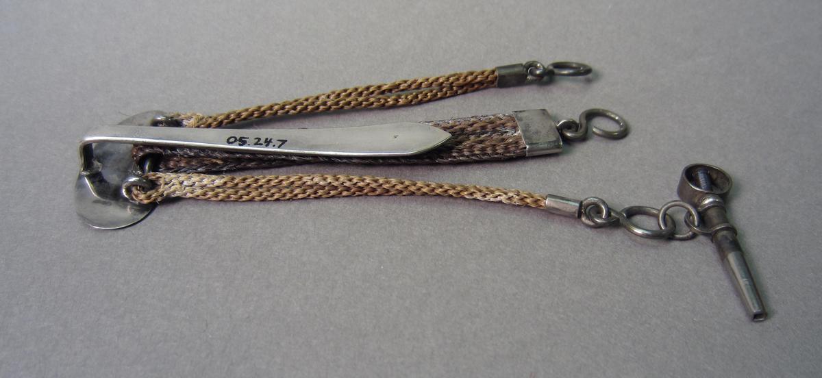 2005.0024.007 Chatelaine, Underside
