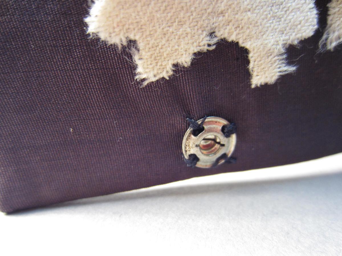2005.0033 Needle case, Snap 2
