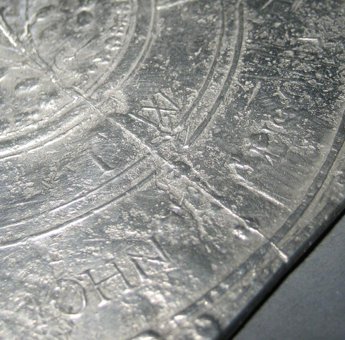 1953.0019 Sundial (mark)