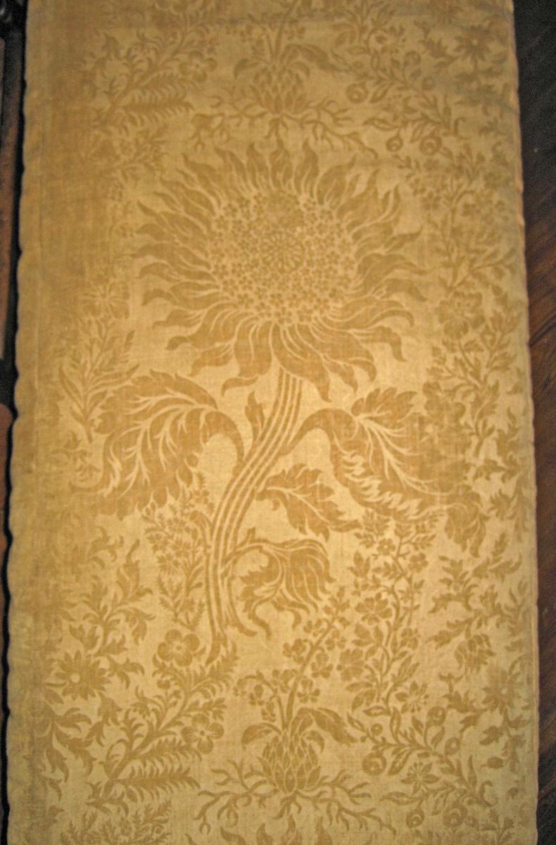 1969.5500.001 cushion fabric detail on day bed 1958.1509